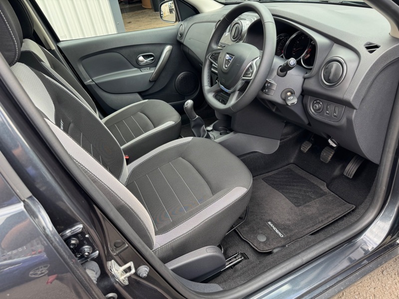 Dacia Sandero Stepway 0.9 Tce 12V 90Bhp Grey #4