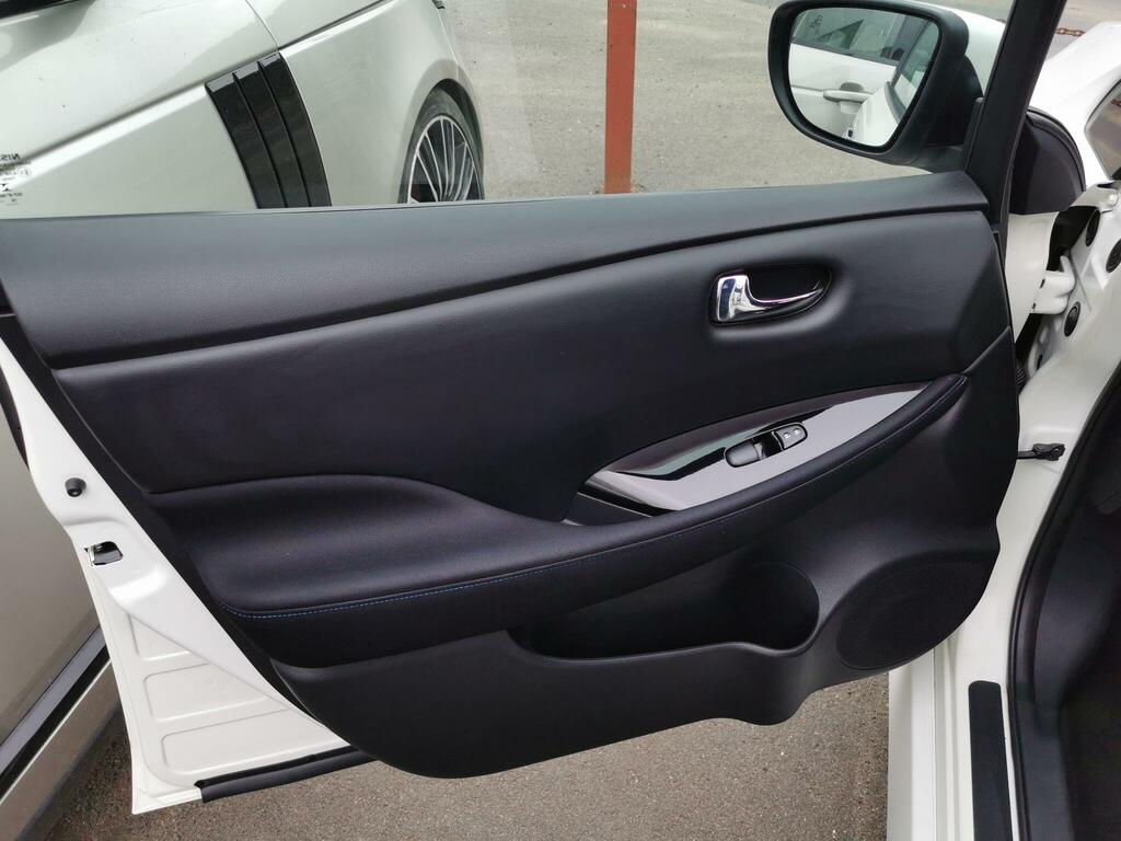 Nissan Leaf 40Kw Acenta With Sat Nav And Intelligent Cruise Co White #23
