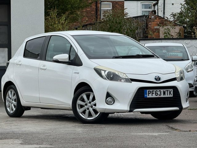 Toyota Yaris 2014 1.5 Vvt-h Icon Plus Cvt Euro 5 White