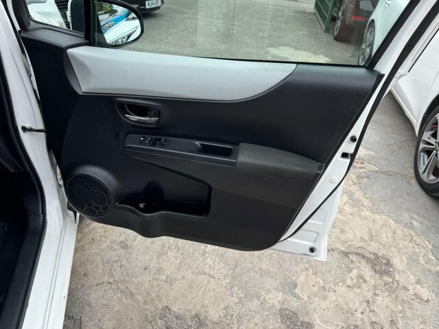 Toyota Yaris 1.33 Dual Vvt-i Icon Plus Euro 5 Red #39