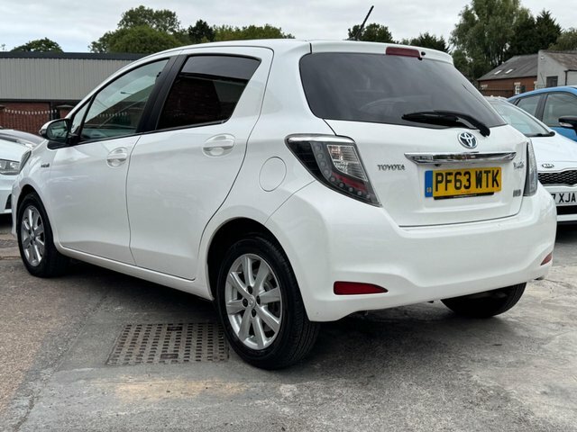 Toyota Yaris 2014 1.5 Vvt-h Icon Plus Cvt Euro 5 White #5