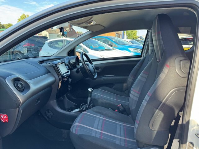 Peugeot 108 2015 1.2 Puretech Allure Euro 6 White #2