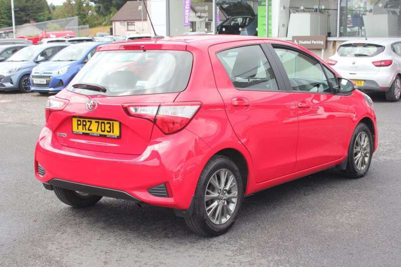 Toyota Yaris 1.5 Vvt-i Icon - 2019 Prz7031 PRZ7031 Red #4