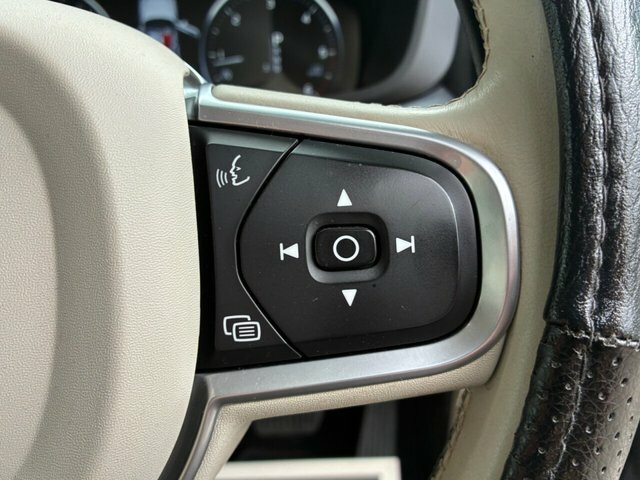 Volvo XC60 B5 Awd Mild Hybrid Momentum Heated Windscreen H Silver #24