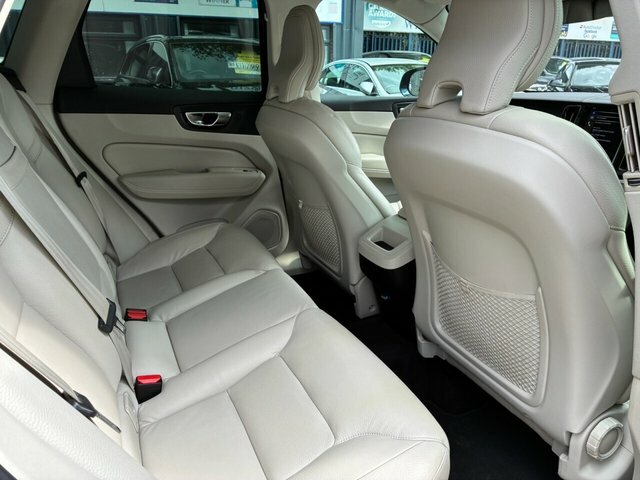 Volvo XC60 B5 Awd Mild Hybrid Momentum Heated Windscreen H Silver #33