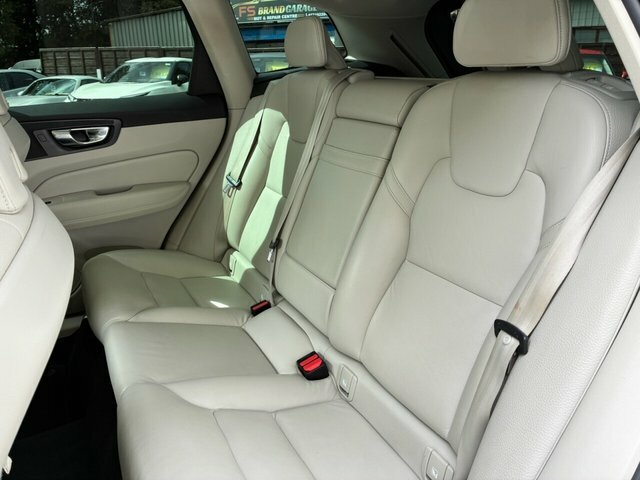 Volvo XC60 B5 Awd Mild Hybrid Momentum Heated Windscreen H Silver #37