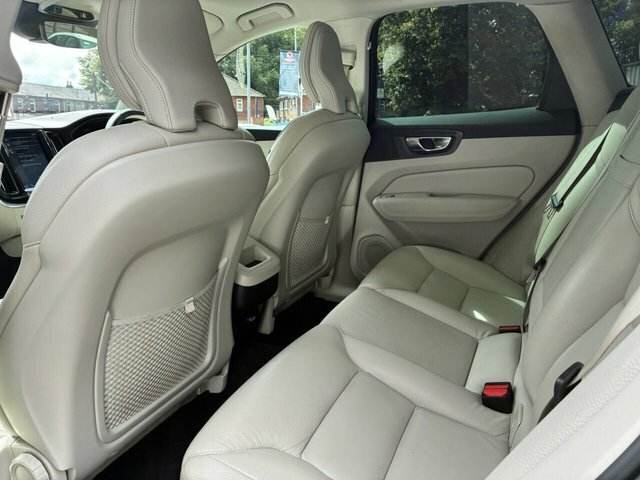 Volvo XC60 B5 Awd Mild Hybrid Momentum Heated Windscreen H Silver #36