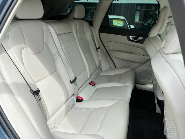 Volvo XC60 B5 Awd Mild Hybrid Momentum Heated Windscreen H Silver #34