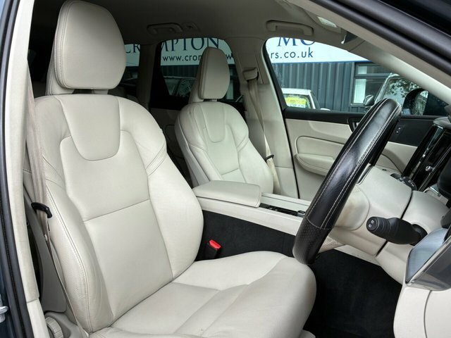 Volvo XC60 B5 Awd Mild Hybrid Momentum Heated Windscreen H Silver #23