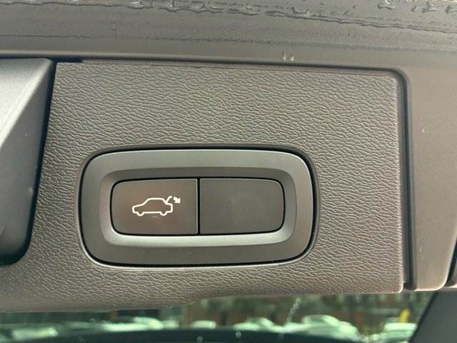 Volvo XC60 B5 Awd Mild Hybrid Momentum Heated Windscreen H Silver #13