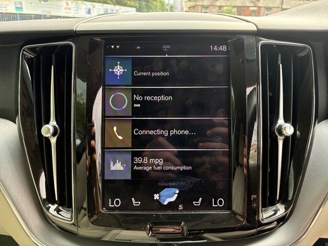 Volvo XC60 B5 Awd Mild Hybrid Momentum Heated Windscreen H Silver #29