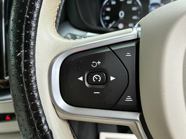 Volvo XC60 B5 Awd Mild Hybrid Momentum Heated Windscreen H Silver #25