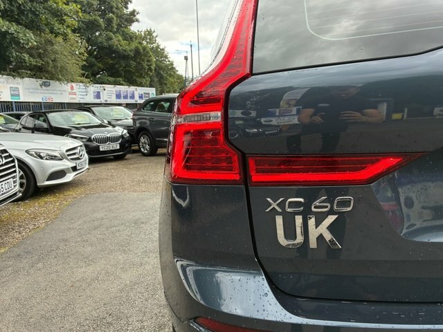 Volvo XC60 B5 Awd Mild Hybrid Momentum Heated Windscreen H Silver #14
