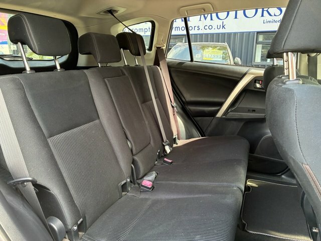 Toyota Rav 4 2.2 D-cat Icon 4Wd Euro 5 White #25
