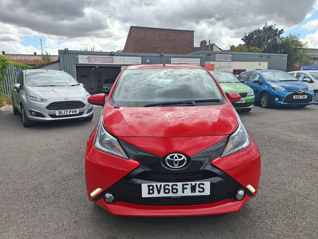 Toyota Aygo 1.0 Vvt-i X-pression Hatchback E Red #2