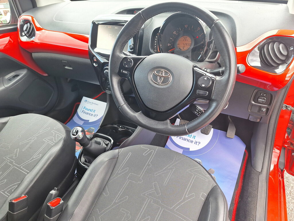 Toyota Aygo Vvt-i X-pression X-shift White #32