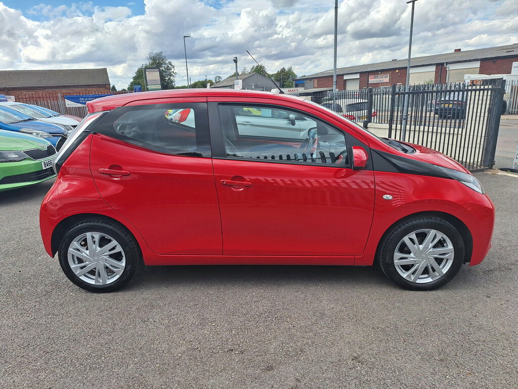 Toyota Aygo 1.0 Vvt-i X-pression Hatchback E Red #4