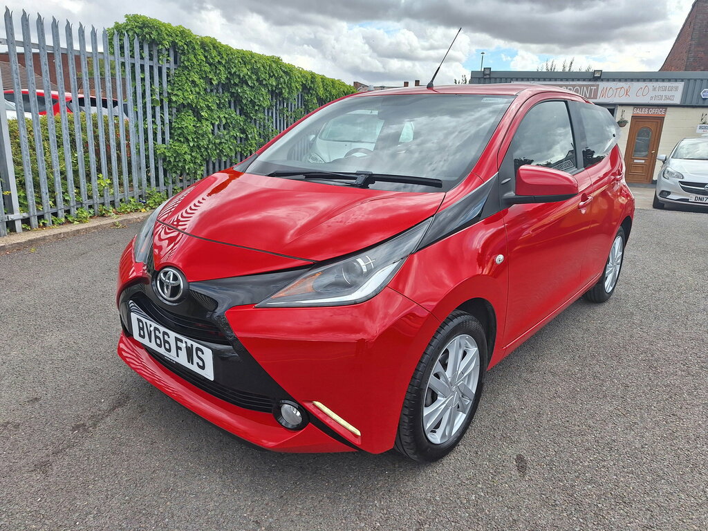 Toyota Aygo 1.0 Vvt-i X-pression Hatchback E Red #3