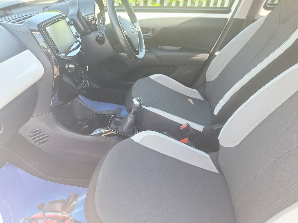 Toyota Aygo 1.0 Vvt-i X-press 69 Bhp Grey #24