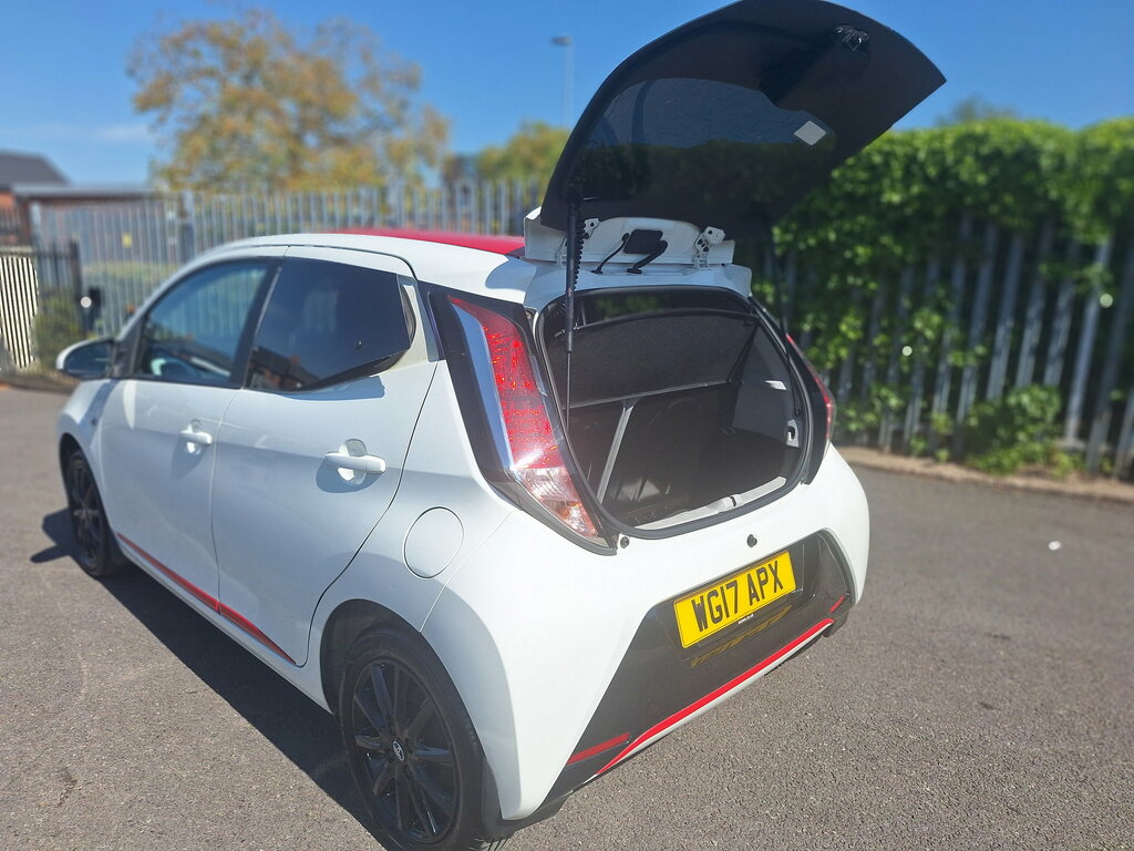 Toyota Aygo 1.0 Vvt-i X-press 69 Bhp Grey #33