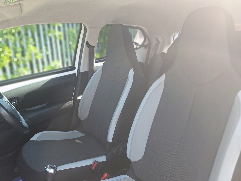 Toyota Aygo 1.0 Vvt-i X-press 69 Bhp Grey #30