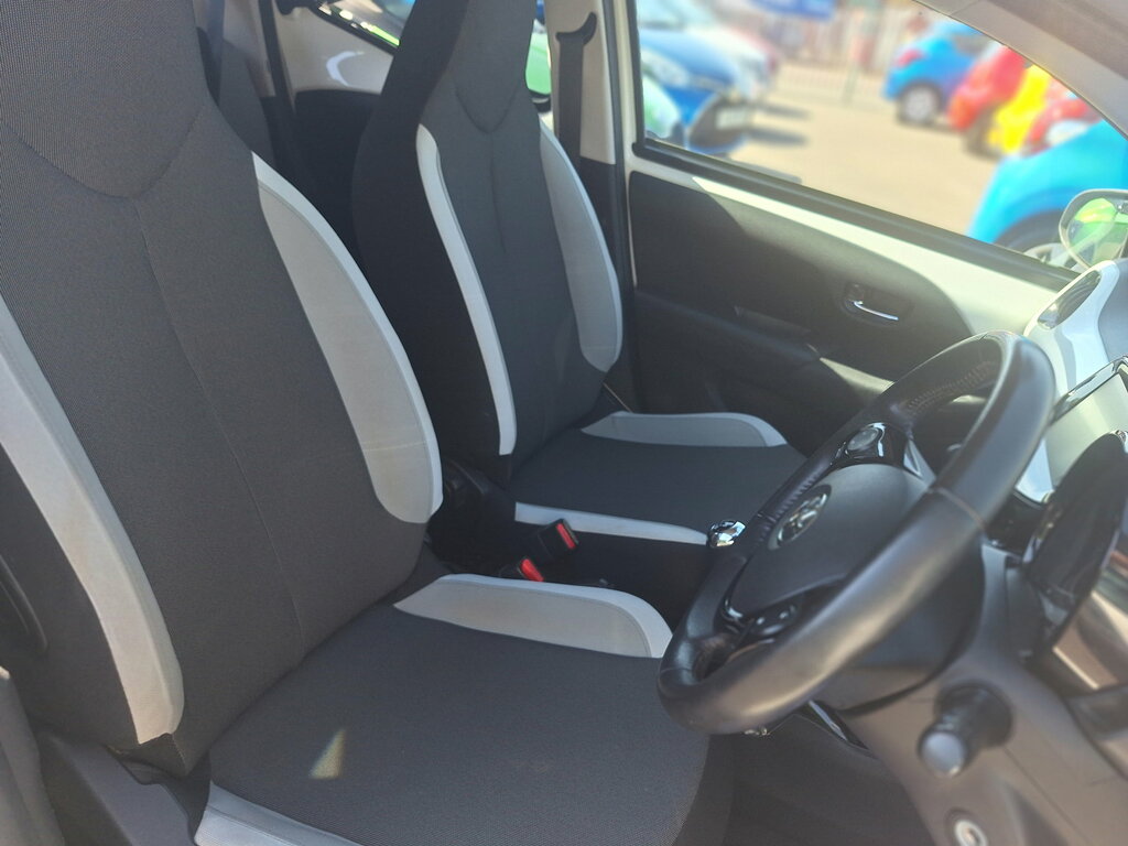 Toyota Aygo 1.0 Vvt-i X-press 69 Bhp Grey #43