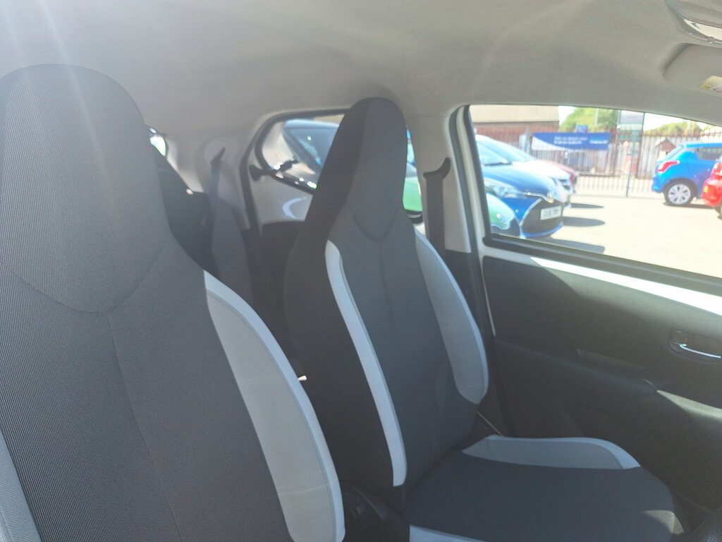 Toyota Aygo 1.0 Vvt-i X-press 69 Bhp Grey #45