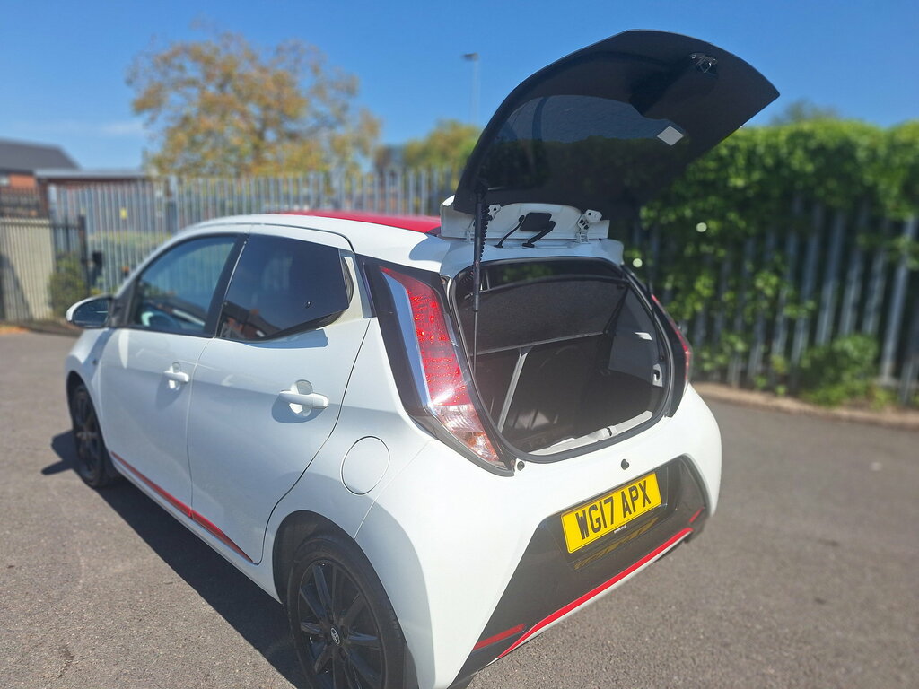 Toyota Aygo 1.0 Vvt-i X-press 69 Bhp Grey #25