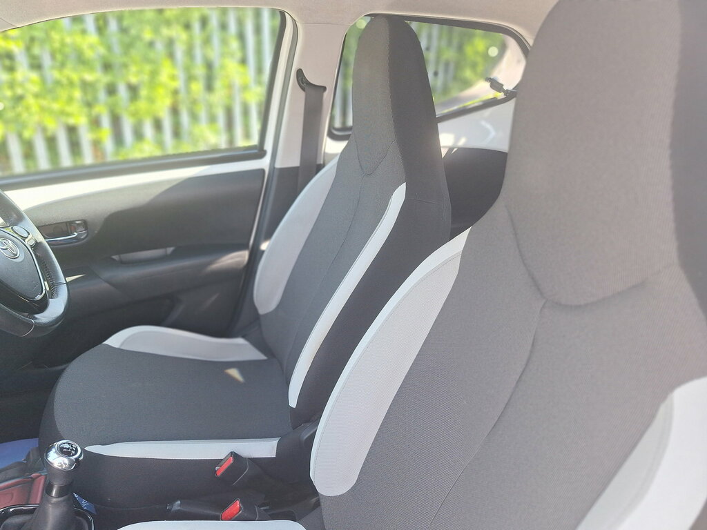 Toyota Aygo 1.0 Vvt-i X-press 69 Bhp Grey #31