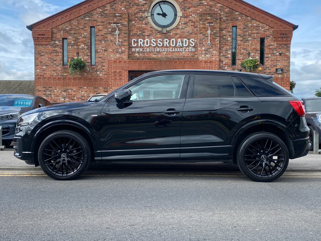 Audi Q2 Estate Black #2