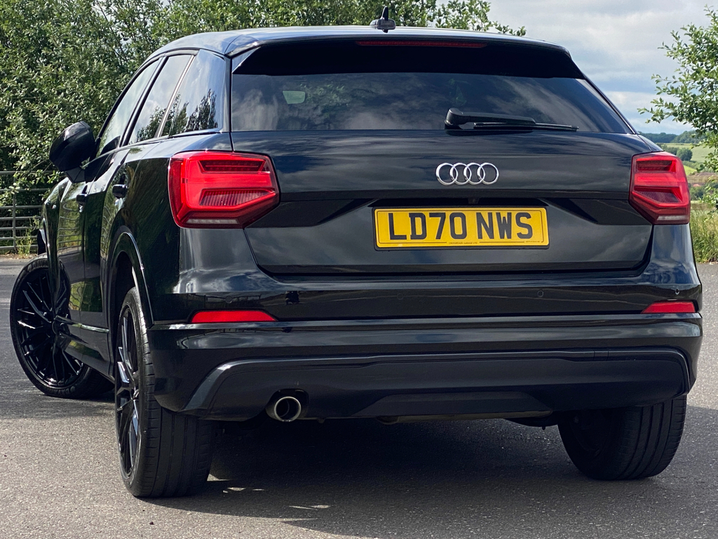 Audi Q2 Estate Black #3