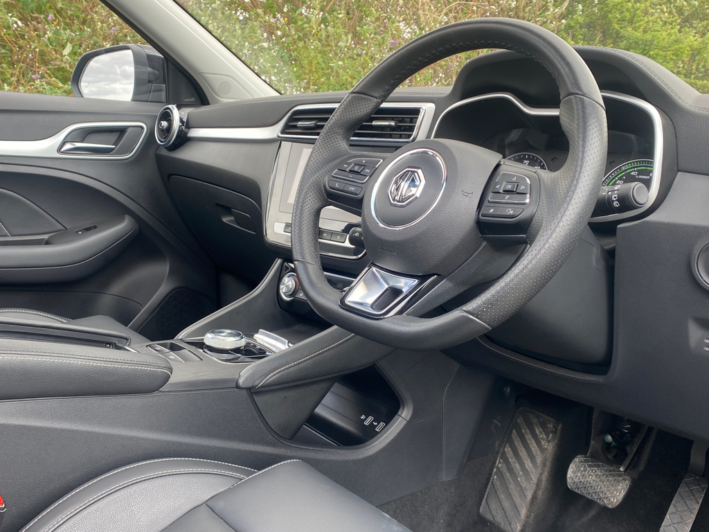 MG ZS Hatchback Black #4
