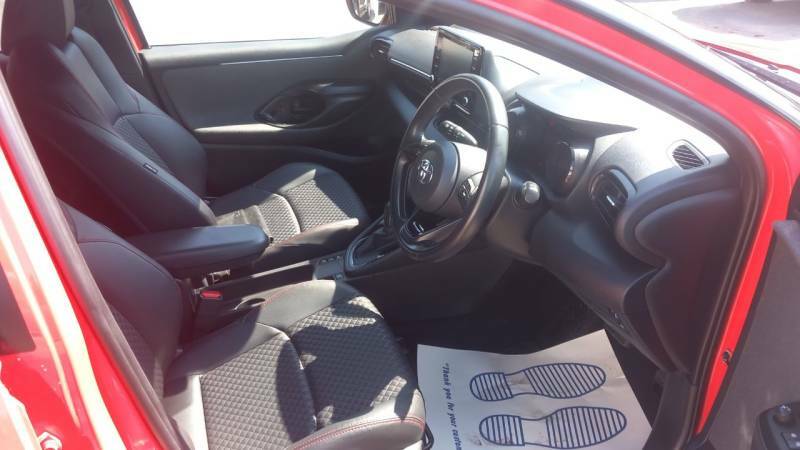 Toyota Yaris Icon Red #8