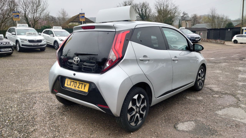 Toyota Aygo 1.0 Vvt-i X-trend Tss X-shift Silver #4