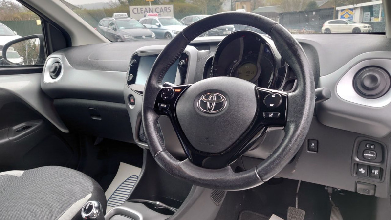 Toyota Aygo 1.0 Vvt-i X-trend Tss X-shift Silver #3