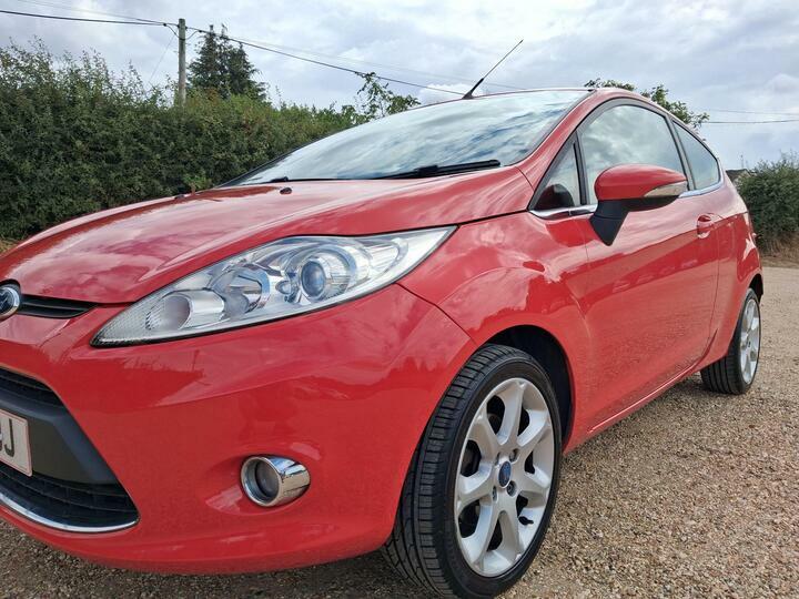 Ford Fiesta 1.25 Zetec Red
