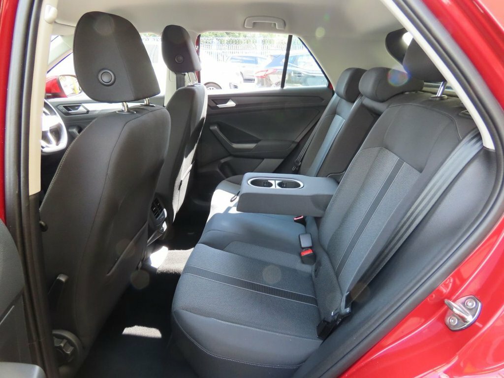 Volkswagen T-Roc 1L Life Red #4