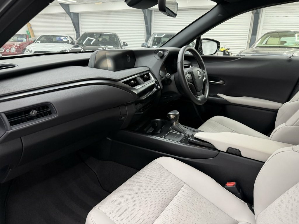 Lexus UX 250H F-sport Takumi Pack Black #19