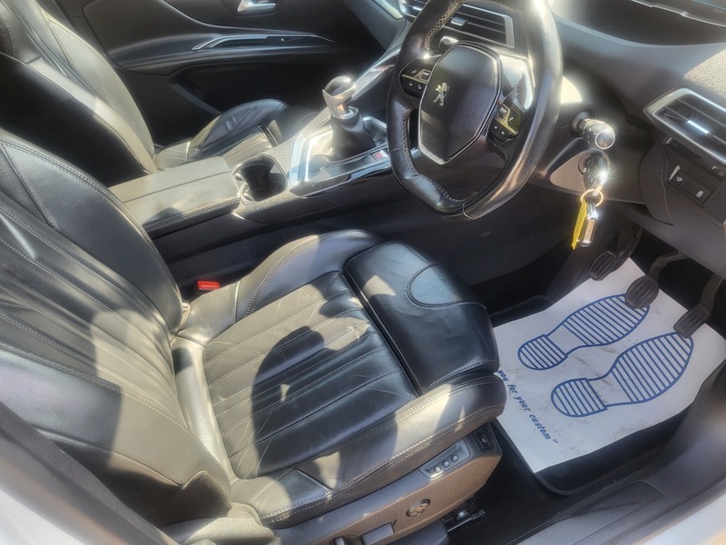 Peugeot 3008 S S Allure White #3