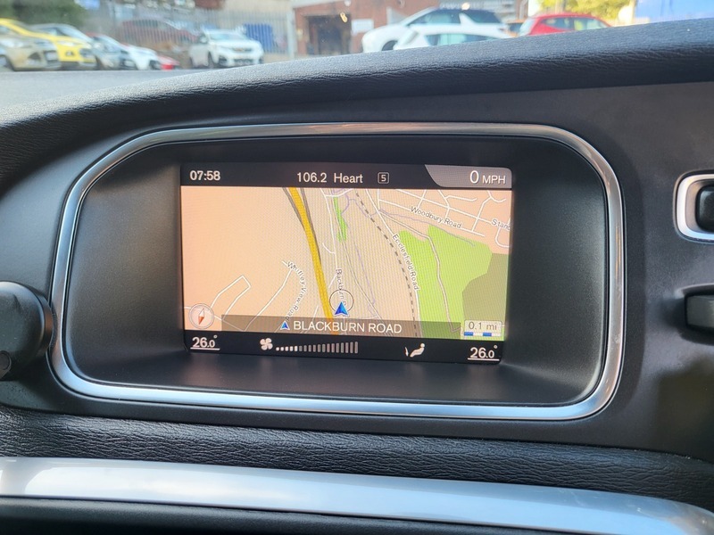 Volvo V40 Cross Country D2 Cross Country Nav Red #4