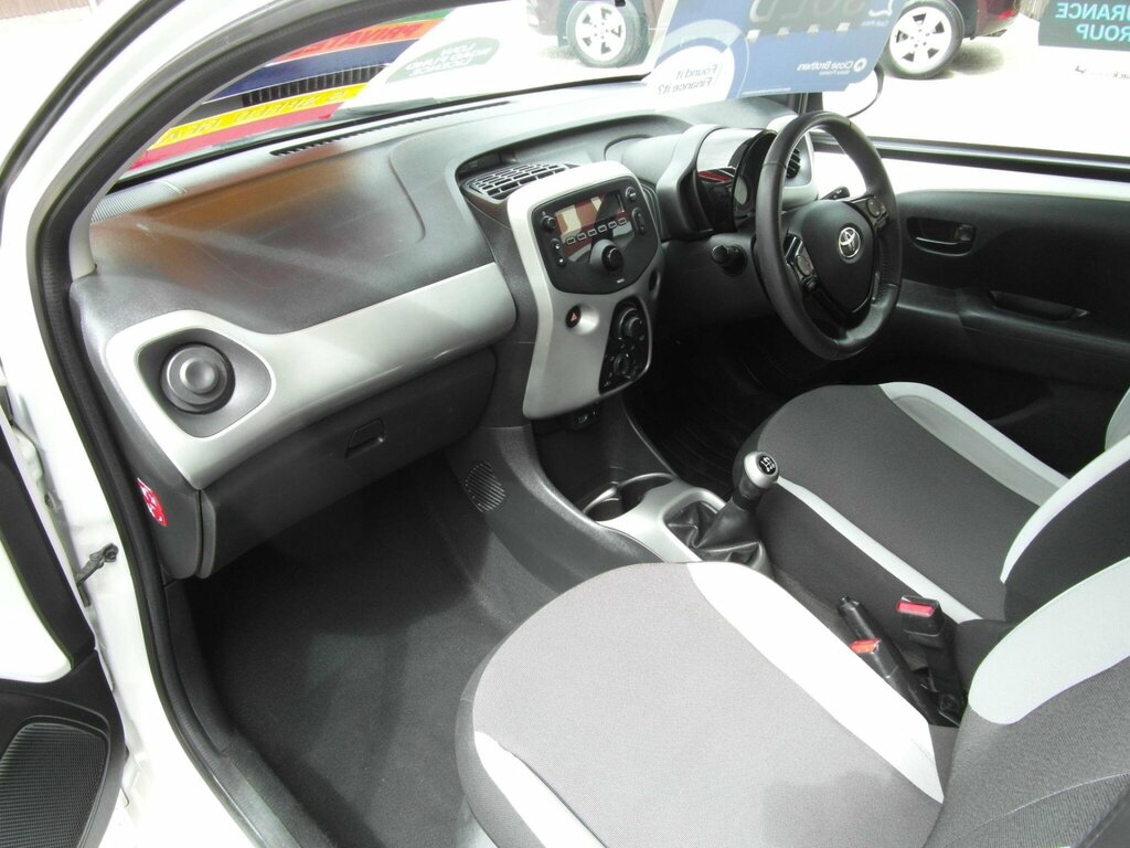 Toyota Aygo 1.0 Vvt-i X-play Euro 5 Euro 5 White #5