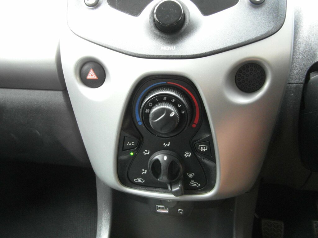 Toyota Aygo 1.0L Vvt-i Move With Style 68 Bhp Blue #21