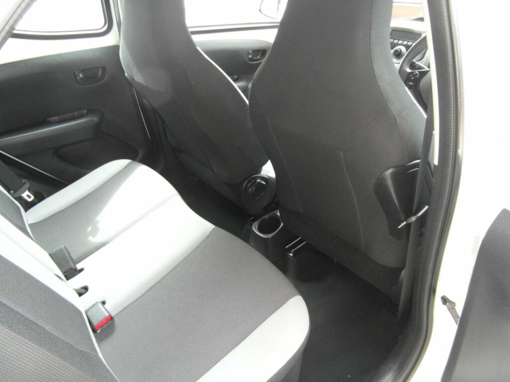 Toyota Aygo 1.0 Vvt-i X-play Euro 5 Euro 5 White #6