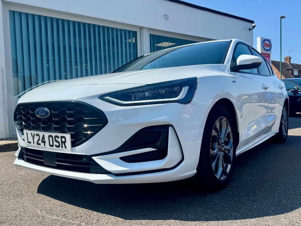 Ford Focus 1.0 Ecoboost Hybrid Mhev 155 St-line White