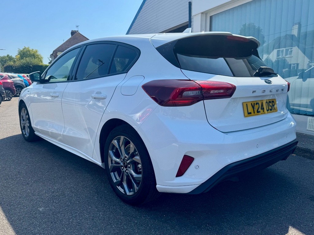Ford Focus 1.0 Ecoboost Hybrid Mhev 155 St-line White #4
