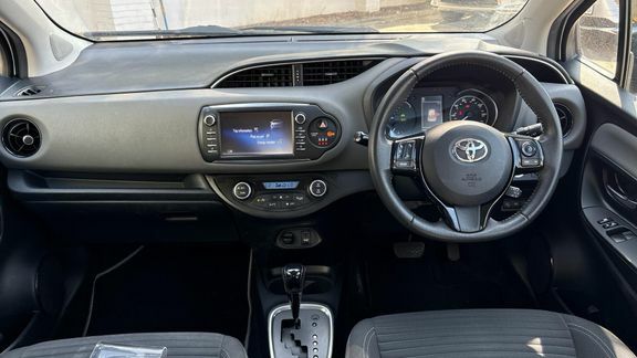 Toyota Yaris Icon Tech 1.5 Hybrid White #6