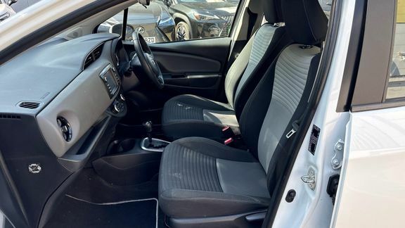 Toyota Yaris Icon Tech 1.5 Hybrid White #5