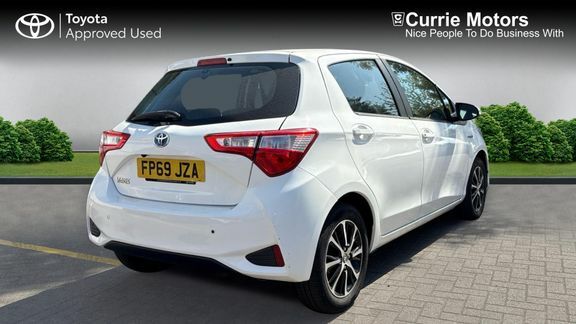 Toyota Yaris Icon Tech 1.5 Hybrid White #2