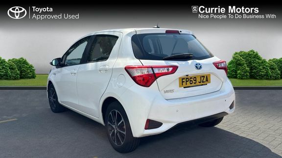 Toyota Yaris Icon Tech 1.5 Hybrid White #4