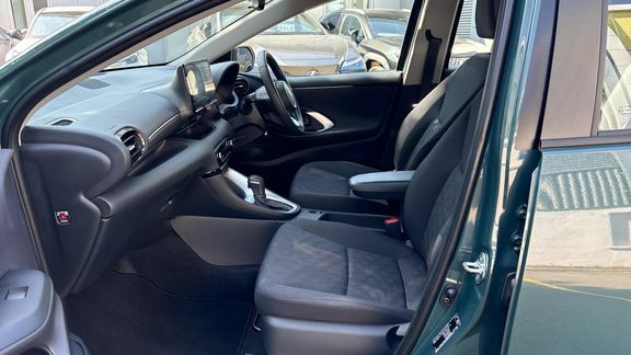 Toyota Yaris Icon Green #5